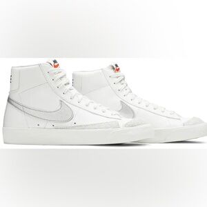 Nike Wmns Blazer Mid '77 'White Silver Metallic'